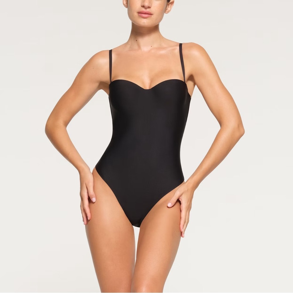 SKIMS NWT Body Molded Underwire Bodysuit in Color Onyx; Size M